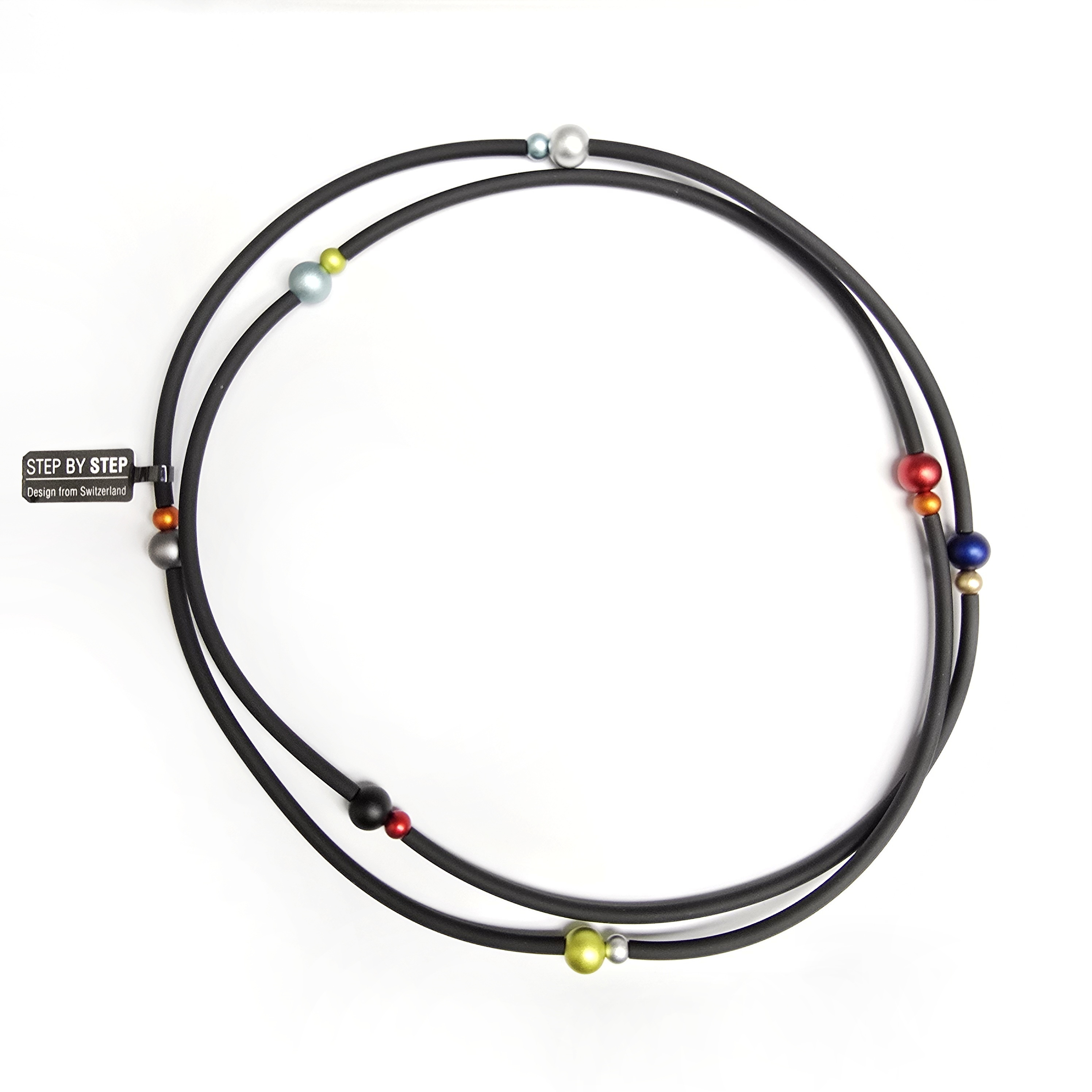Collier, enkel of dubbel te dragen in multicolor.