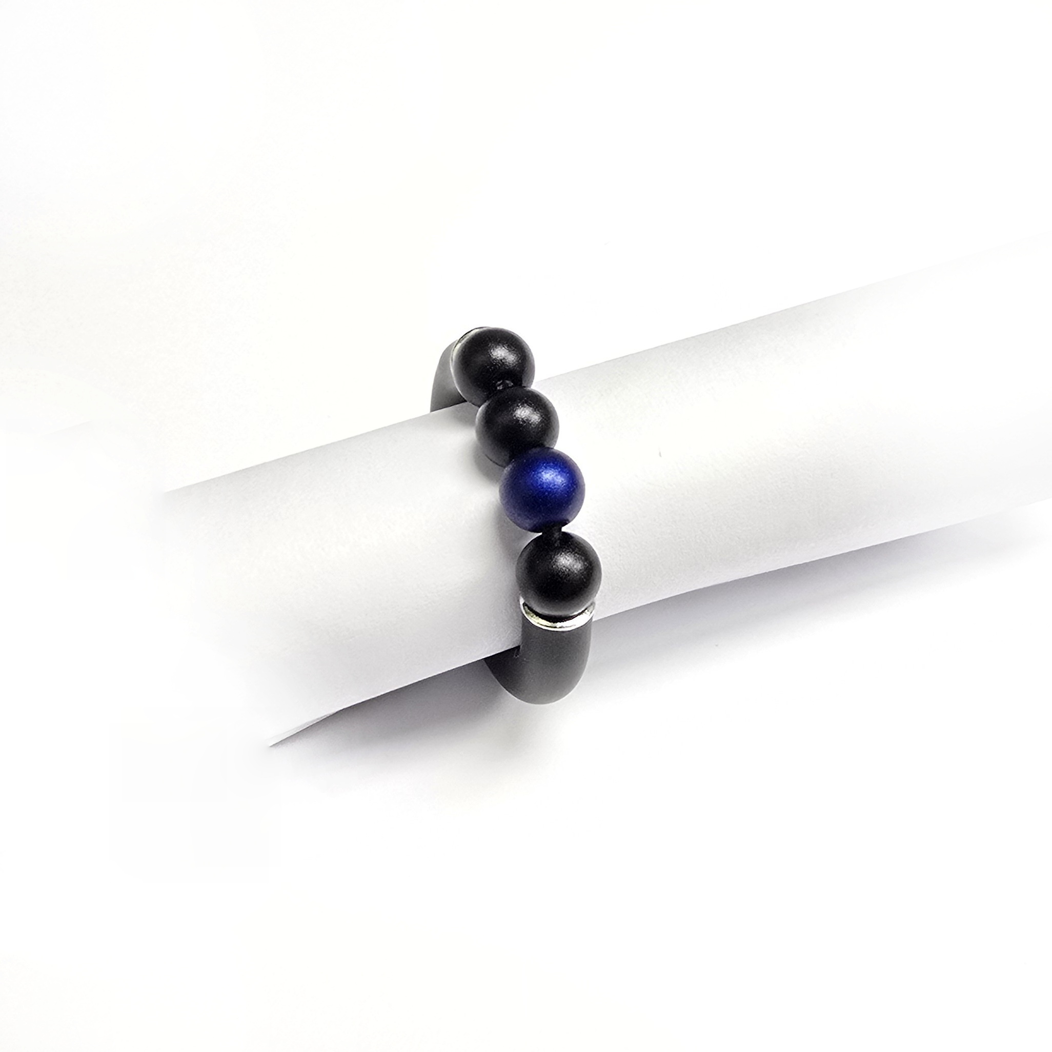 Ring van rubber met aluminium bolletjes blauw/zwart
