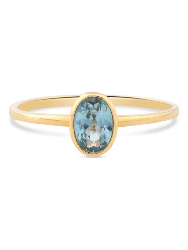 Laat je betoveren door de stralende schoonheid van de RDC01-4310-01 Happiness  gouden ring met zirkonia van Swing Jewels. Deze betoverende ring is een perfecte mix van elegantie en verfijning, waardoor het een tijdloos stuk is dat elke outfit verfraait. De ring is gemaakt van  geelgoud en is versierd met een schitterende blauwe zirkonia, waardoor hij een vleugje glamour toevoegt aan je look.

Deze prachtige ring is een absolute must-have voor elke dame die op zoek is naar een onderscheidend stuk om haar collectie aan te vullen. Of je hem nu draagt naar een chique evenement of gewoon als alledaagse glamour, deze ring voegt moeiteloos stijl en klasse toe aan elke gelegenheid. Verwen jezelf of verras een speciaal iemand met deze oogverblindende ring en laat je ware schoonheid stralen.