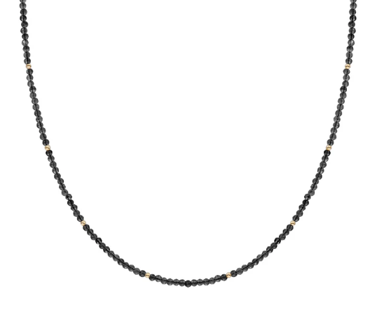 Geef je look een speelse touch door deze Onyx Kralenketting toe te voegen. Deze ketting is perfect om te combineren met de Essential kralenketting 2mm. Voeg er een mooie pendant aan toe en je hebt de perfect look. 