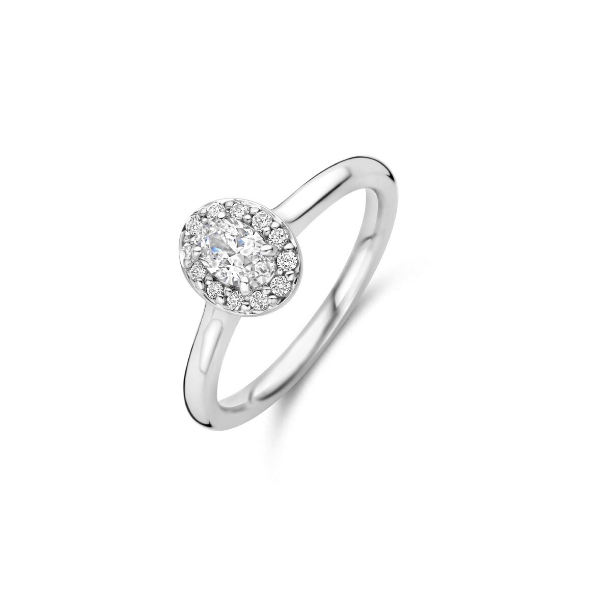 Deze prachtige Moments ring is gemaakt van hoogwaardig zirkonia en is geschikt voor iedere dame. De ring straalt elegantie en stijl uit en is perfect voor dagelijks gebruik of speciale gelegenheden. De beste manier om deze ring te dragen is solo als statement piece of te combineren met andere ringen voor een trendy look. Voeg deze mooie ring toe aan jouw collectie en laat je stralen!