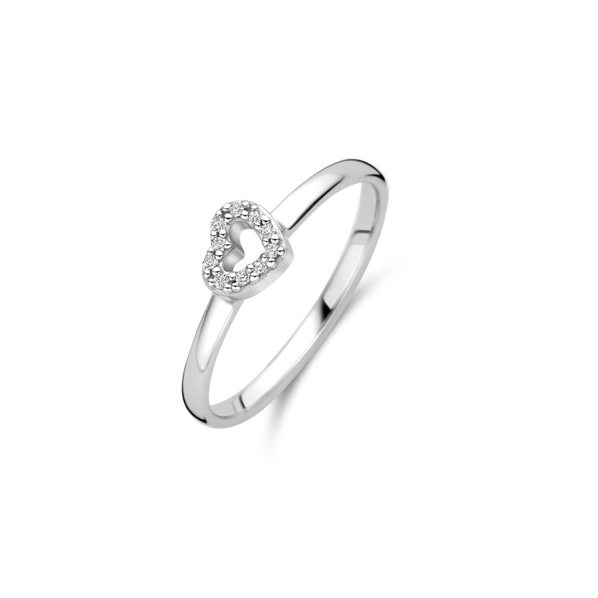 Deze Moments ring is gemaakt van hoogwaardig zilver met een prachtig zirkonia hart. Met maat 54 past hij perfect om je vinger en voegt hij een vleugje elegantie toe aan elke outfit. Draag deze ring alleen voor een subtiele touch of combineer hem met andere sieraden voor een statement look. Een tijdloos accessoire dat moeiteloos bij elke gelegenheid past.