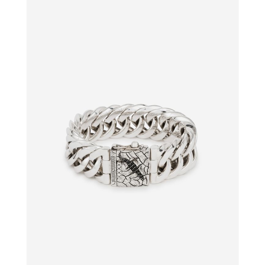 
Sale -30%
Chain Groot Zwart Spinel Limited Armband Zilver

Gerecycled 925 sterling zilver

€ 799,00
€ 559,30
Product Opties:
Kies jouw Maat
Maattabel

In Winkelwagen
Gratis verzending & veilig retourneren
Veilig & gratis verzending vanaf 50 euro. 30 dagen retour en 12 maanden* garantie op je artikelen.

Duurzaam sieraad
Onze sieraden worden duurzaam gemaakt van gerecycled zilver en goud. Verpakt in 100% biologisch afbreekbare verpakkingen van (aardappel)zetmeel.

De Chain Big Black Spinel Limited armband is dé eyecatcher van de nieuwe Buddha to Buddha collectie. De armband, met de populaire Chain schakel, staat voor moed en kracht en is in een beperkte oplage leverbaar. Ze zijn stuk voor stuk genummerd wat ieder item uniek maakt. De Spinel steen wordt ook wel de steen van onsterfelijkheid genoemd omdat het vernieuwend en verjongend werkt. De aardse structuur op het slot staat voor hoe jouw leven met de tijd kunt veranderen, maar je blijft altijd trouw aan je innerlijke ziel. Ervaringen in je leven zorgen voor scheuren waar je trots op kunt zijn, maar je blijft diep van binnen altijd wie je echt bent. Dit wordt gesymboliseerd door de spinel steen.