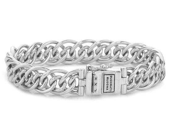 Dit Buddha to Buddha armband J210 Nathalie XS is gemaakt van hoogwaardig sterling zilver met een uniek gevlochten ontwerp. Het heeft een verfijnde uitstraling en is perfect voor elke gelegenheid. Draag dit armbandje alleen of combineer het met andere sieraden voor een trendy look. Het is gemakkelijk te combineren en past bij elke outfit. Maak je look compleet met deze prachtige armband!
