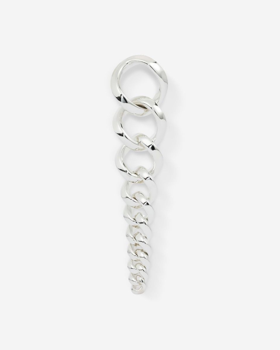 Maak een statement met onze nieuwe Chain Gradient Set. De Chain Gradient Oorbel is de perfecte eyecatcher om te dragen wanneer je het leven viert. De Chain is een van onze meest populaire ontwerpen en dat is niet voor niets. Waar je ook gaat, je zult STRALEN terwijl je dit iconische statement sieraad draagt. Ontworpen in Amsterdam en ethisch verkregen uit 100% gerecycled zilver in Zuidoost-Azië. Ga je het leven vieren door jezelf of iemand anders te verwennen?