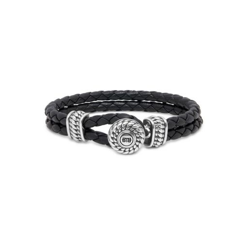 Dit Buddha to Buddha armband 220BL is gemaakt van zwart leer en heeft een uniek en stoer ontwerp. Het armbandje is perfect voor een casual outfit of voor een avondje uit. Draag het alleen of combineer het met andere armbanden voor een trendy look. De stevige sluiting zorgt ervoor dat de armband goed blijft zitten. Maak je outfit compleet met deze prachtige armband!