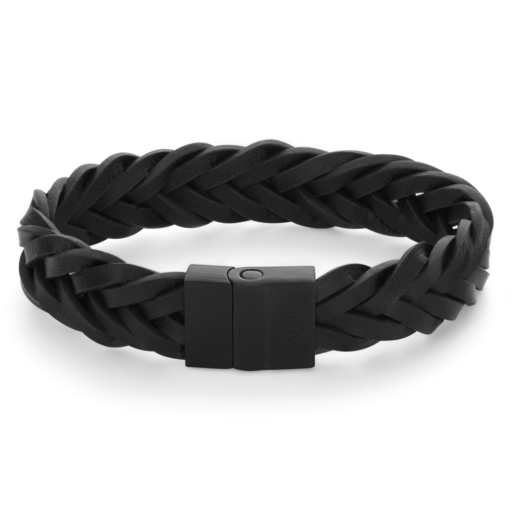 De Full Metal armband van Rebel and Rose is een leren armband van 15 mm breed met een sluiting van edelstaal. De unieke (PSR*) sluiting bestaat uit twee delen die perfect in elkaar vallen, zonder dat daar hulpmiddelen als magneten voor nodig zijn. Het leer wordt soepeler naarmate je het langer draagt (net als bij schoenen). Dus in het begin mag het iets strakker zitten dan je zou willen. De armbanden combineren goed met onze kralenarmbanden. (*PSR = Push-Slide- Release)