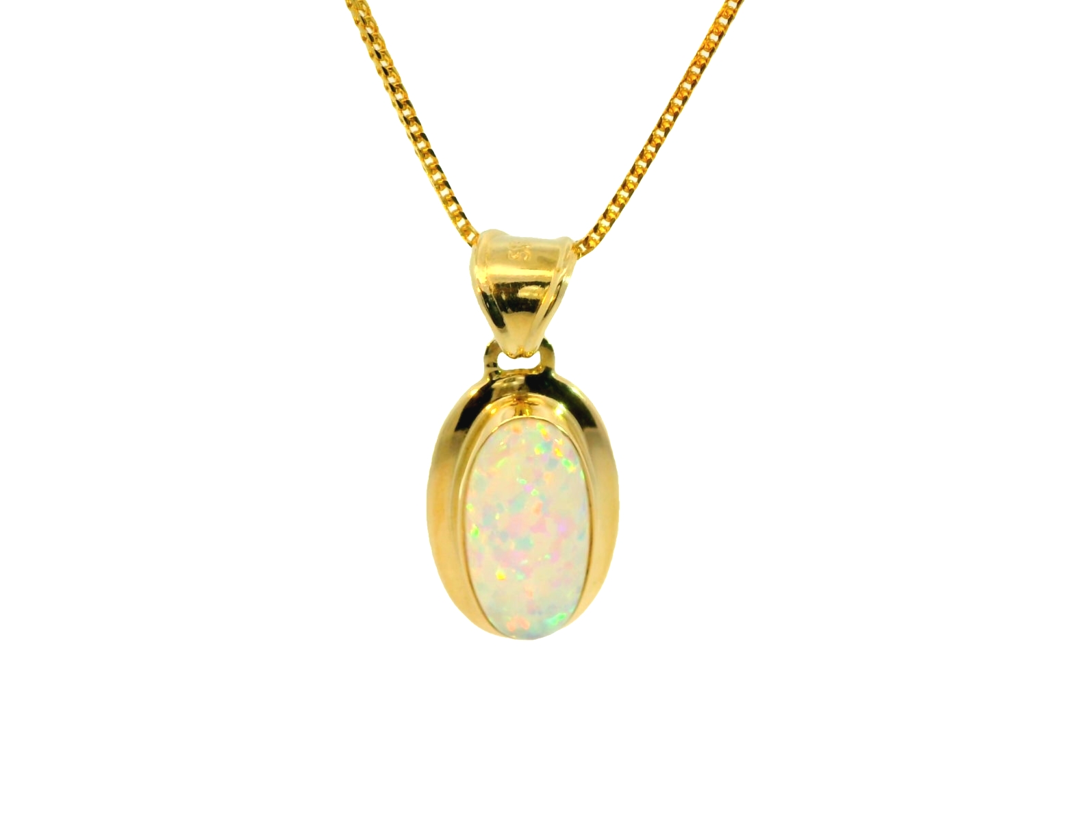 Deze prachtige geelgouden hanger van 14 karaat (2 gr) is perfect voor wie op zoek is naar een uniek sieraad met synthetisch opaal. De hanger heeft een stralende en kleurrijke uitstraling die direct in het oog springt. Draag hem aan een mooie gouden ketting voor een elegante look die perfect is voor elke gelegenheid. Voeg deze schitterende hanger toe aan je sieradencollectie en straal de hele dag door!