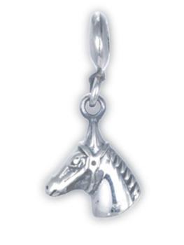 De 925 zilveren hangers bieden voor elk wat wils: met C.Z. of Swarovski steentjes, met een kleurrijke emaille-inleg of uitgevoerd als grappig dierfiguurtje, je kunt eindeloos wisselen en combineren!