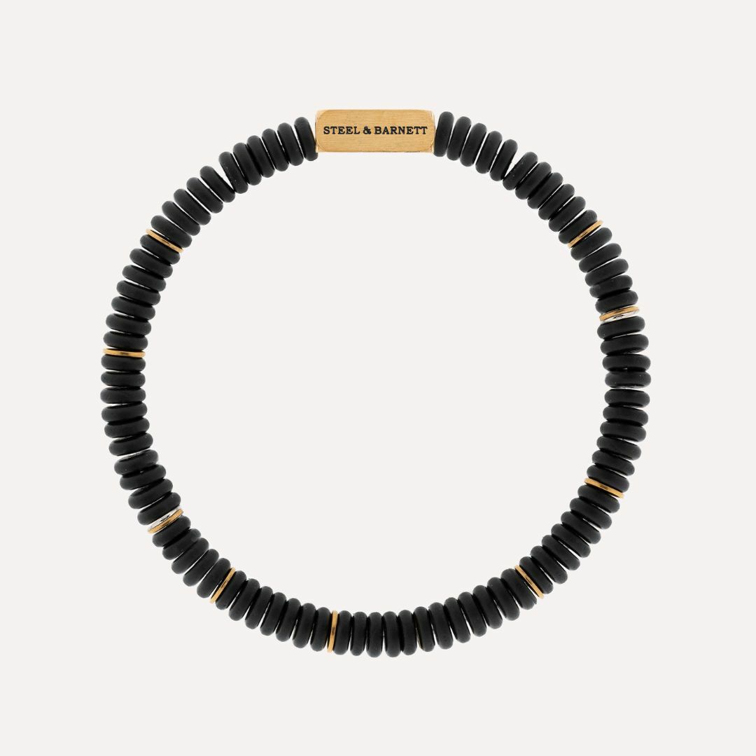 De Steel&Barnett Two Tone Heren Armband in Matt Zwart is een stijlvolle zwarte herenarmband met gouden accenten. Het is een perfecte aanvulling op zowel casual als formele outfits. Draag het solo of combineer met andere armbanden voor een gelaagde look. Het is veelzijdig en elegant voor elke gelegenheid.