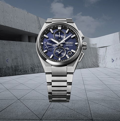 Seiko Astron model SSH161J1 met Kaliber 5X83. Hoogwaardige Titanium kast en Titanium band met vouwsluiting. GPS gestuurd Solar horloge met stopwatch functie. Gangreserve van 6 maanden. Ontspiegeld Saffier glas. 10 ATM waterdicht.