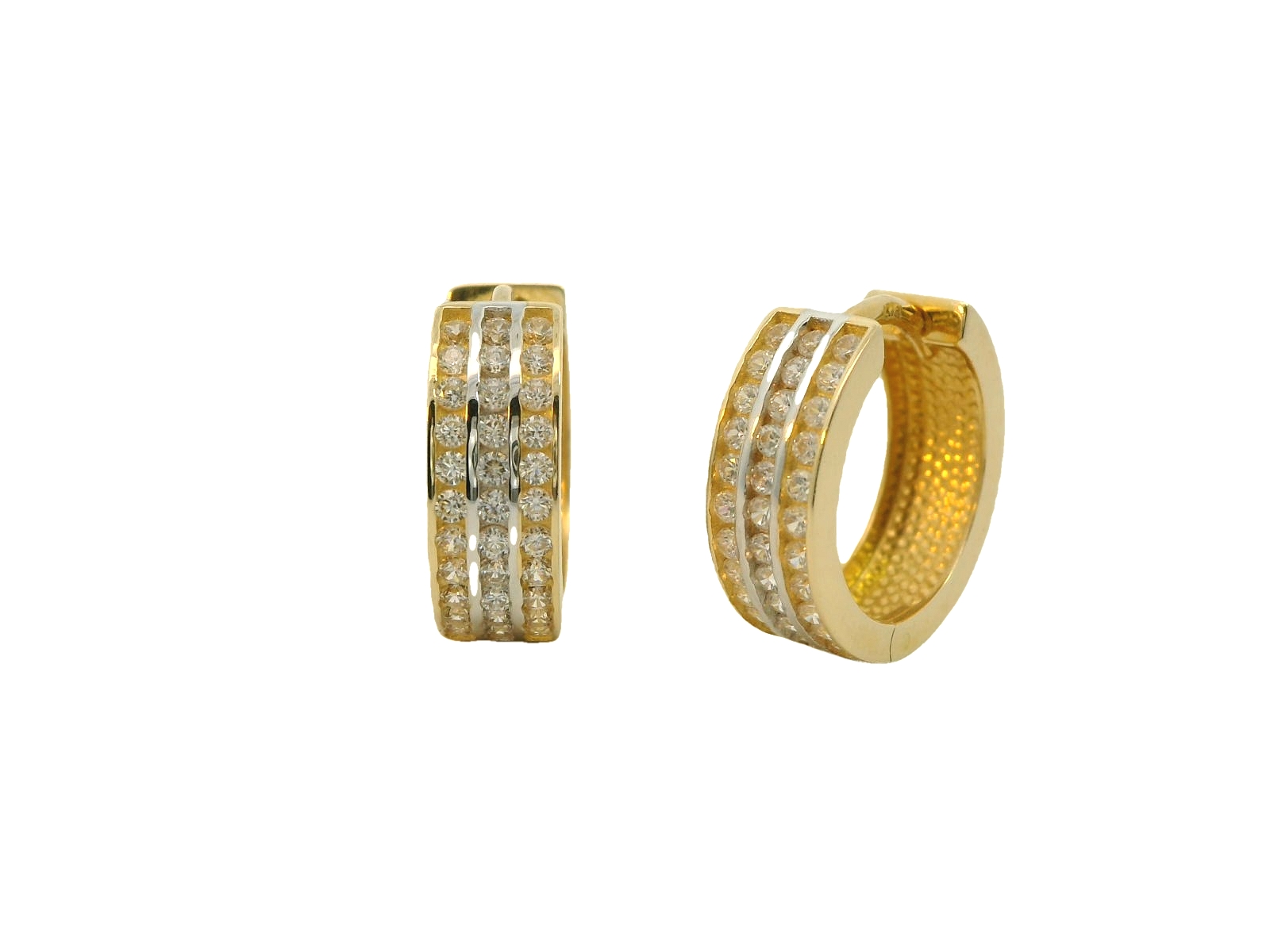 Deze elegante bicolor gouden oorringen van 14 karaat goud (3.77 gr) combineren de warmte van geelgoud met de koelte van witgoud voor een verfijnd contrast. Versierd met sprankelende zirkonia-steentjes, voegen deze oorringen een vleugje luxe en glamour toe aan elke look. Perfect voor zowel dagelijks gebruik als bijzondere gelegenheden, deze oorringen zijn een tijdloze aanvulling op je sieradencollectie.