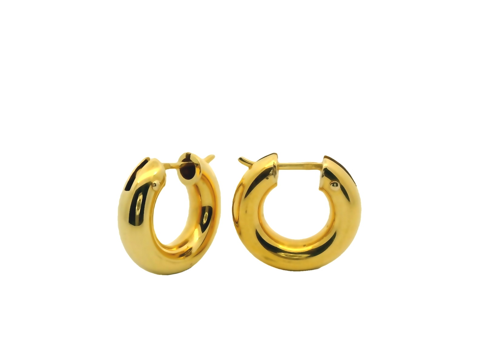 Productbeschrijving: Deze geelgouden oorringen van 18 karaat (4. gr ) zijn prachtige creooloorbellen, ideaal voor zowel dagelijkse als speciale gelegenheden. Hun tijdloze design voegt verfijning toe aan elke look. Draag ze solo voor een subtiele elegantie of combineer met andere sieraden voor een gedurfde stijl. 