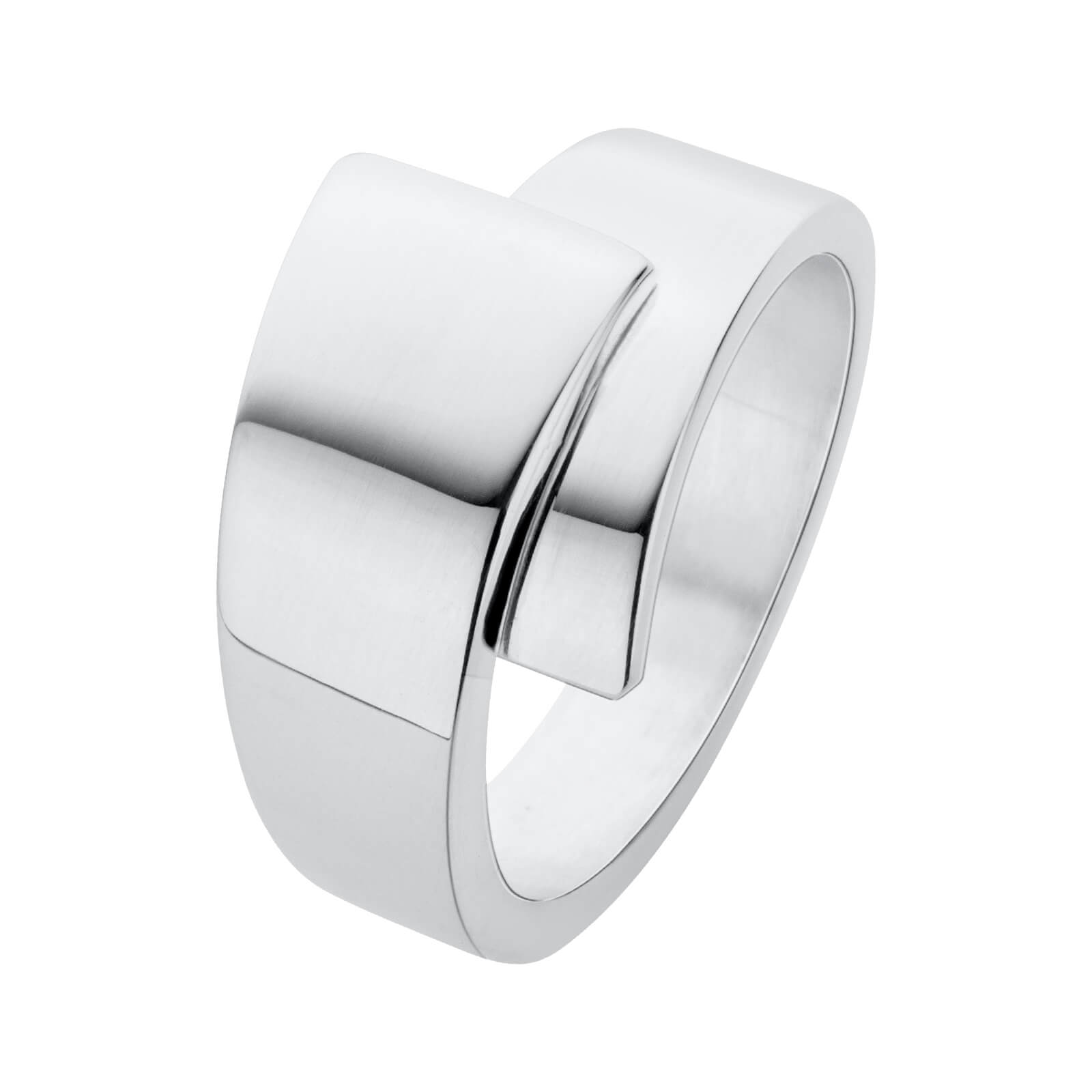 een zilveren ring van Nol Sieraden een schuine overlappende ring gepolijst.
