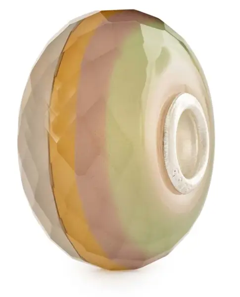De Trollbeads Bedel Hazelnoot Watersteen TGLBE-30158 is een verfijnd sieraad dat perfect past als hanger aan een ketting of armband. Deze bedel is veelzijdig en elegant, ideaal voor dagelijks gebruik of speciale gelegenheden. Combineer het met andere Trollbeads voor een uniek en persoonlijk statement. Voeg een vleugje natuurlijke schoonheid toe aan je collectie!
