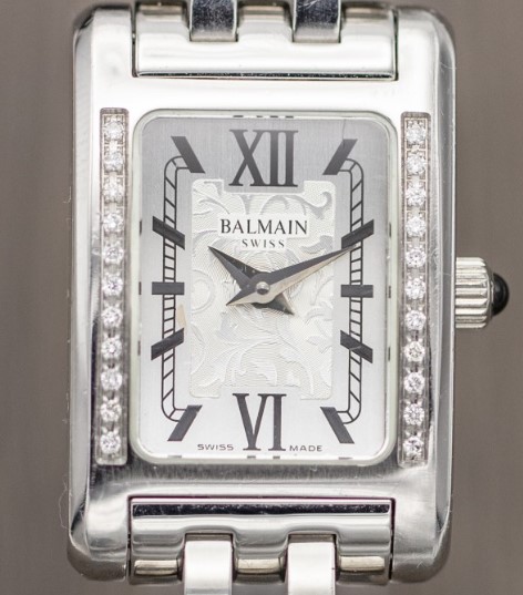 Balmain dames pols horloge staal met stalen band. Met briljant bezet op de kast.