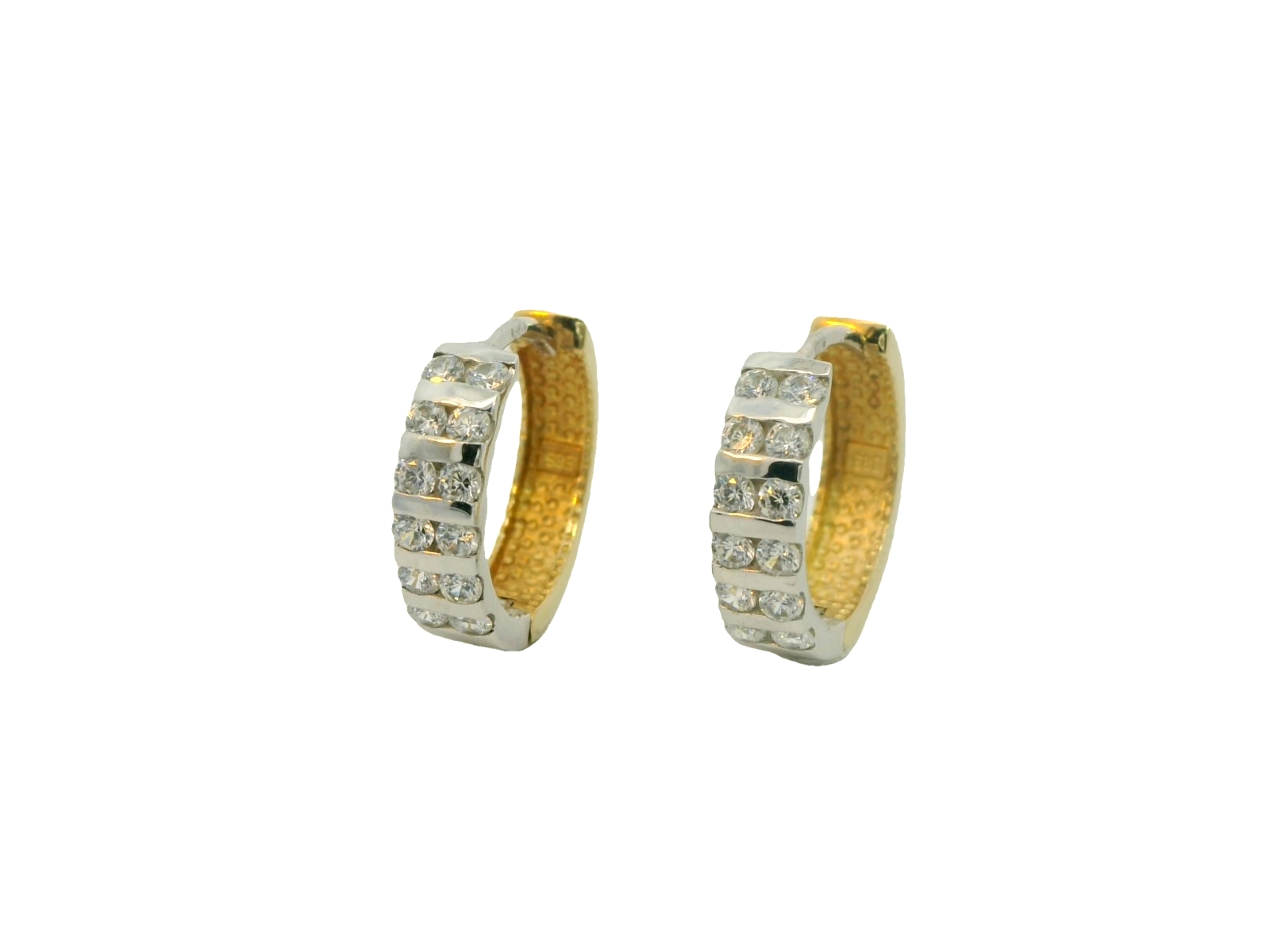 Deze Bicolor gouden oorringen van 14 karaat met zirkonia (4.06 gr) zijn elegante creolen ontworpen voor iedere gelegenheid. Deze prachtige oorbellen combineren verfijnde bicolor tinten met sprankelende zirkonia's, waardoor ze een stijlvolle aanvulling zijn op elke outfit. Draag ze met opgestoken haar of een elegante updo voor een verfijnde en geraffineerde look. Perfect voor zowel dagelijkse als feestelijke gelegenheden.