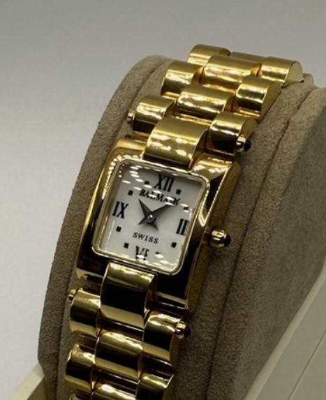 Balmain dames pols horloge staal met stalen band goudkleurig.