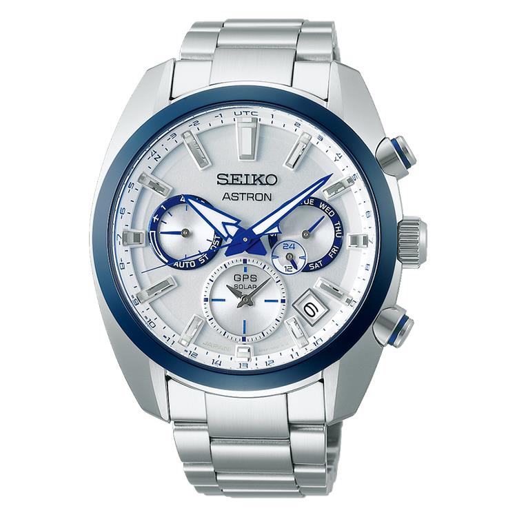 Deze Astron heeft het Seiko 5X53 kaliber, het meest prestigieuze analoge GPS Solar DualTimer kaliber. De juiste tijd altijd en overal. Slechts 1 druk op de knop maakt het mogelijk dat jij de juiste tijd overal ter wereld kan inwinnen. De ingebouwde horloge micro-GPS ontvanger verbruikt zó weinig energie, dat alle functies optimaal functioneren op lichtenergie, die wordt gegenereerd door de Solar wijzerplaat. 