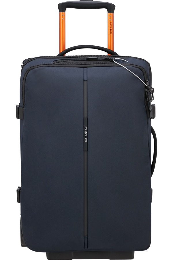 De Samsonite Securipak 2.0 duffle op wielen in Dark Blue, modelnummer 150943-1247, is een handbagage koffer uit de categorie reisbagage-accessoires. Deze stijlvolle en veilige koffer met wielen maakt reizen eenvoudig en comfortabel. Draag hem achter je aan op de stille wielen of gebruik de handgrepen bovenop voor snel en gemakkelijk tillen.
Hoofdmateriaal buitenkant
Polyester. Minstens 99% van het gewicht van de buitenste stof is gemaakt met gerecycleerde petflessen.
Kleur
Dark Blue
Afmetingen
52 x 35 x 20 cm
Grootte
Handbagage
Volume
34.5 L
Gewicht
2.4 kg