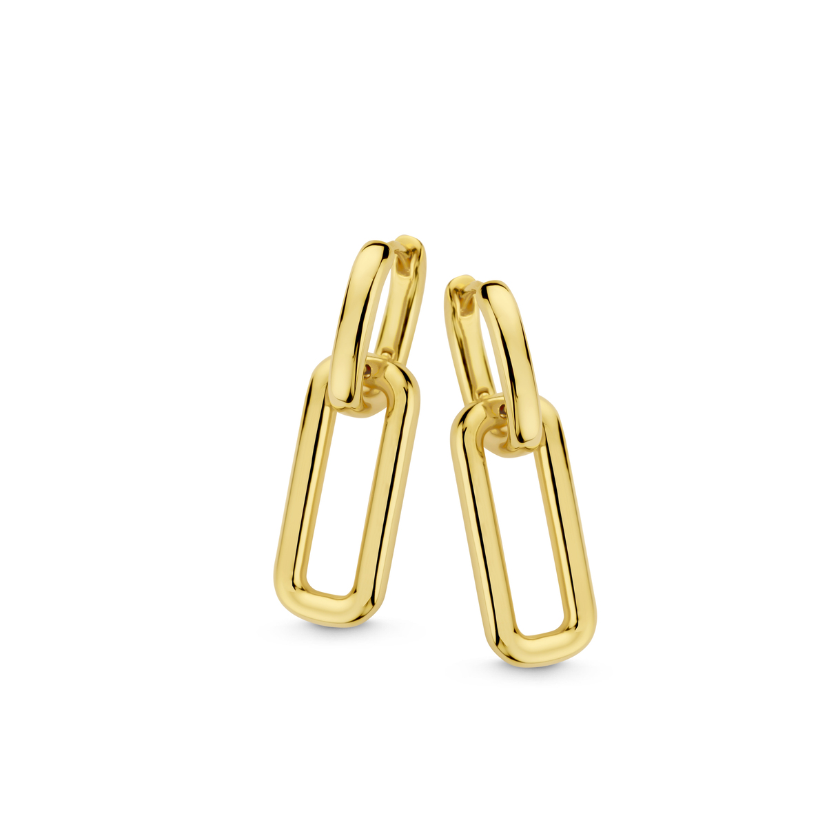 Verguld Zilveren Oorbellen van Naiomy Silver. Het elegante ontwerp combineert verguld zilver voor een stijlvolle uitstraling. Perfect te combineren met zowel casual als formele outfits, deze oorringen zorgen voor een vleugje glamour bij elke gelegenheid. Ideaal voor dagelijks gebruik of speciale gelegenheden.