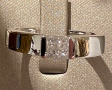 14 Karaat witgouden dames fantasie ring pavé bezet met 4 Princesse geslepen diamanten totaal  0.22 crt H/VS1.
