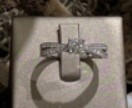 14 Karaat witgouden solitair ring met zijstenen. Totaal 0,65 crt G-VVS1.