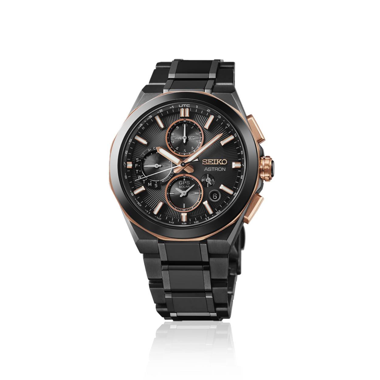 Dit Limited Edition Seiko horloge behoort tot de Astron collectie.
Referentienummer: SSH158J1 

Het Seiko 5X83 kaliber is een prestigieuze analoge GPS Solar Dual-Time Chronograaf. De kast en band zijn beide gemaakt van titanium. Het horloge heeft een diameter van 43,4 mm en is getest op een waterdichtheid van 10 ATM / 100 meter. Het saffierglas maakt dit horloge helemaal af.

Seiko Astron introduceert een Limited Edition model met prachtige rosé-goudkleurige accenten ter ere van de 100ste verjaardag van het merk Seiko. Met dit bijzondere horloge geeft Seiko tevens het signaal af dat het merk ook de komende jaren zal blijven innoveren. 

Dit horloge kan met een eenvoudige druk op de knop overal ter wereld zich instellen op de juiste tijdzone en hiermee de juiste lokale tijd weergeven. Op de wijzerplaat geeft de GPS-signaal indicator aan of het horloge verbinding maakt met het wereldwijde GPS netwerk. Ook laat het horloge zien met hoeveel satellieten het horloge verbinding maakt. Voor het bepalen van de juiste tijdzone is er verbinding nodig met minimaal 4 satellieten. Indien het horloge volledig is opgeladen maakt het horloge tot 2 keer per dag satellietverbinding met één satelliet om de tijd te corrigeren. Hierdoor is het 5X83 GPS Solar horloge extreem accuraat en kent het horloge slechts een afwijking van 1 seconde per 100,000 jaar. Indien nodig kan de lokale tijd ook handmatig worden gewijzigd. De slimme Perpetual Calendar functie zorgt ervoor dat het horloge tot het jaar 2100 altijd de juiste datum aangeeft. Het horloge beschikt over een Dual-Time, in-flight mode, een automatische DST aanpassing en het horloge beschikt over een chronograaf functie. De stopwatch kan tot 12 uren in stappen van 1/20 seconde meten. Een tussentijdsfunctie is voorzien. Een tweede tijd wordt weergegeven op de subdial op de wijzerplaat en een aparte AM/PM-indicatie. De ingebouwde horloge micro-GPS ontvanger verbruikt zó weinig energie, dat alle functies optimaal functioneren op lichtenergie, die wordt gegenereerd door de Solar wijzerplaat.