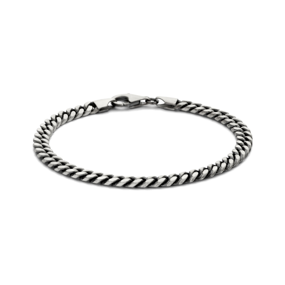Geoxideerd 925 zilveren lengte artikel met een schakelbreedte van 5mm. Uitgevoerd met een karabijn sluiting.
