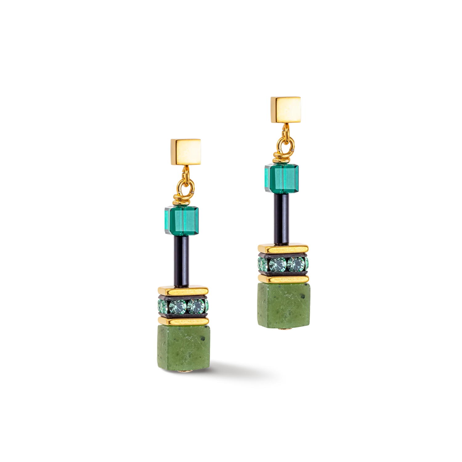 Glorieus groen, deze ongewone GeoCUBE® oorbellen zijn gemaakt van natuursteen en geven hun drager een gevoel van harmonie.