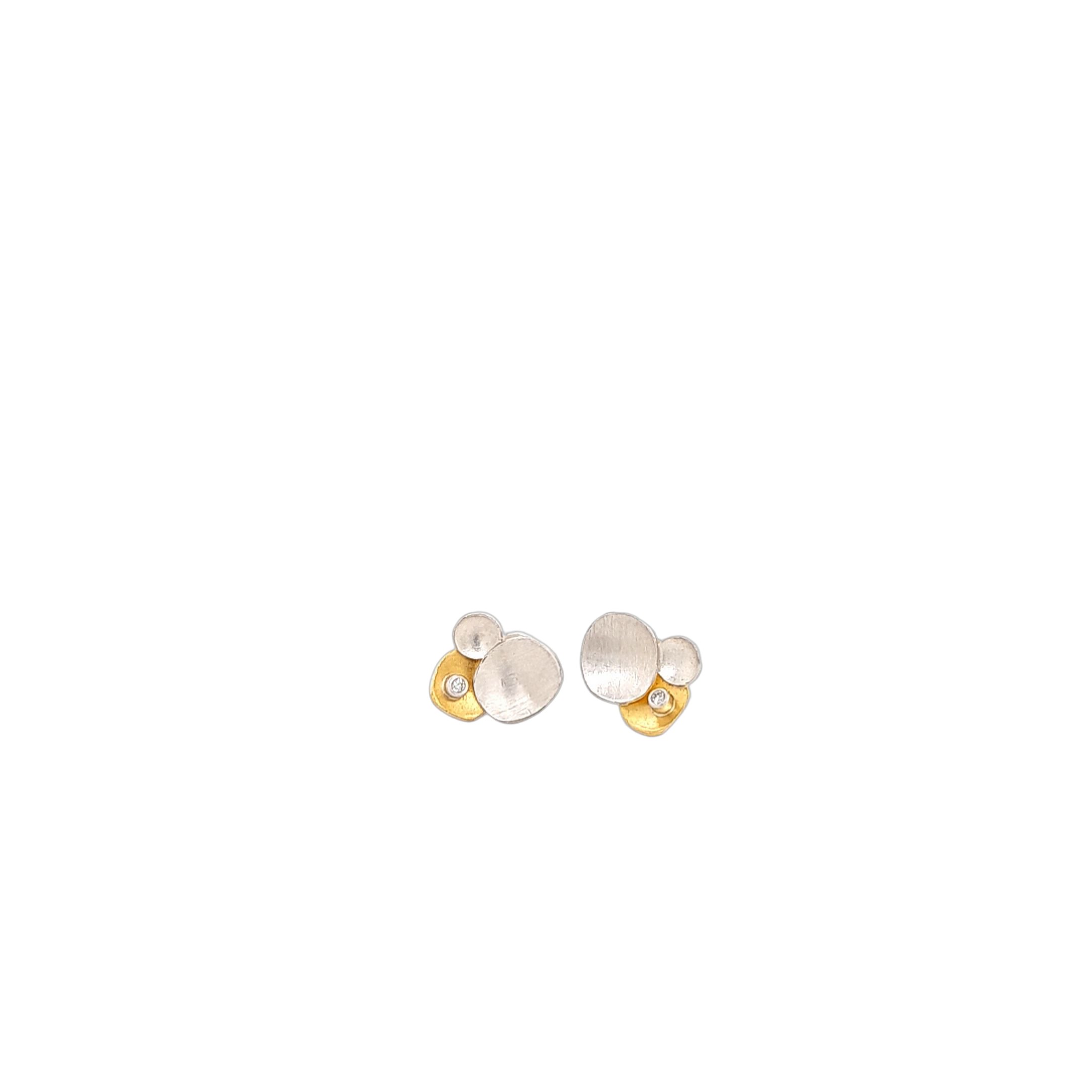 Produktmerkmale des Ohrsteckers Silber Gold 900 Brillanten umfassen ein elegantes Design aus hochwertigem Silber und Gold mit funkelnden Brillanten. Dieser Ohrstecker verleiht jedem Outfit einen luxuriösen Glanz. Tragen Sie ihn zu formellen Anlässen oder als stilvolles Highlight im Alltag. Perfekt für Liebhaber zeitloser Eleganz und hochwertigen Schmucks.