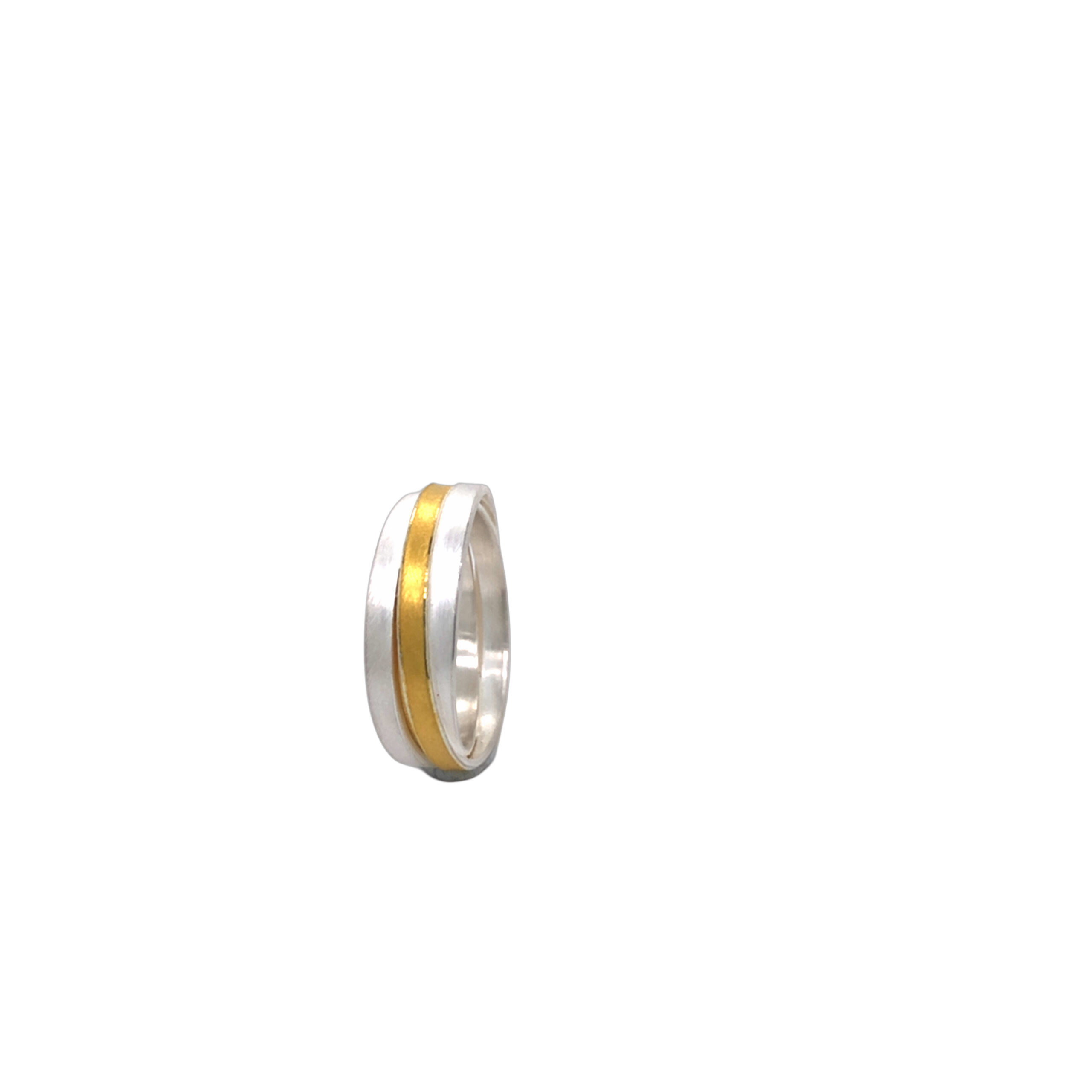 Der Ring gewickelt in Silber mit Feingold besticht durch sein einzigartiges Design. Tragen Sie ihn als Hingucker auf dem Mittelfinger oder kombinieren Sie ihn mit anderen Ringen für einen modernen Look. Ideal für besondere Anlässe oder als tägliches Statement-Stück.

Perfekt für Ihren Webshop-Produktseite!