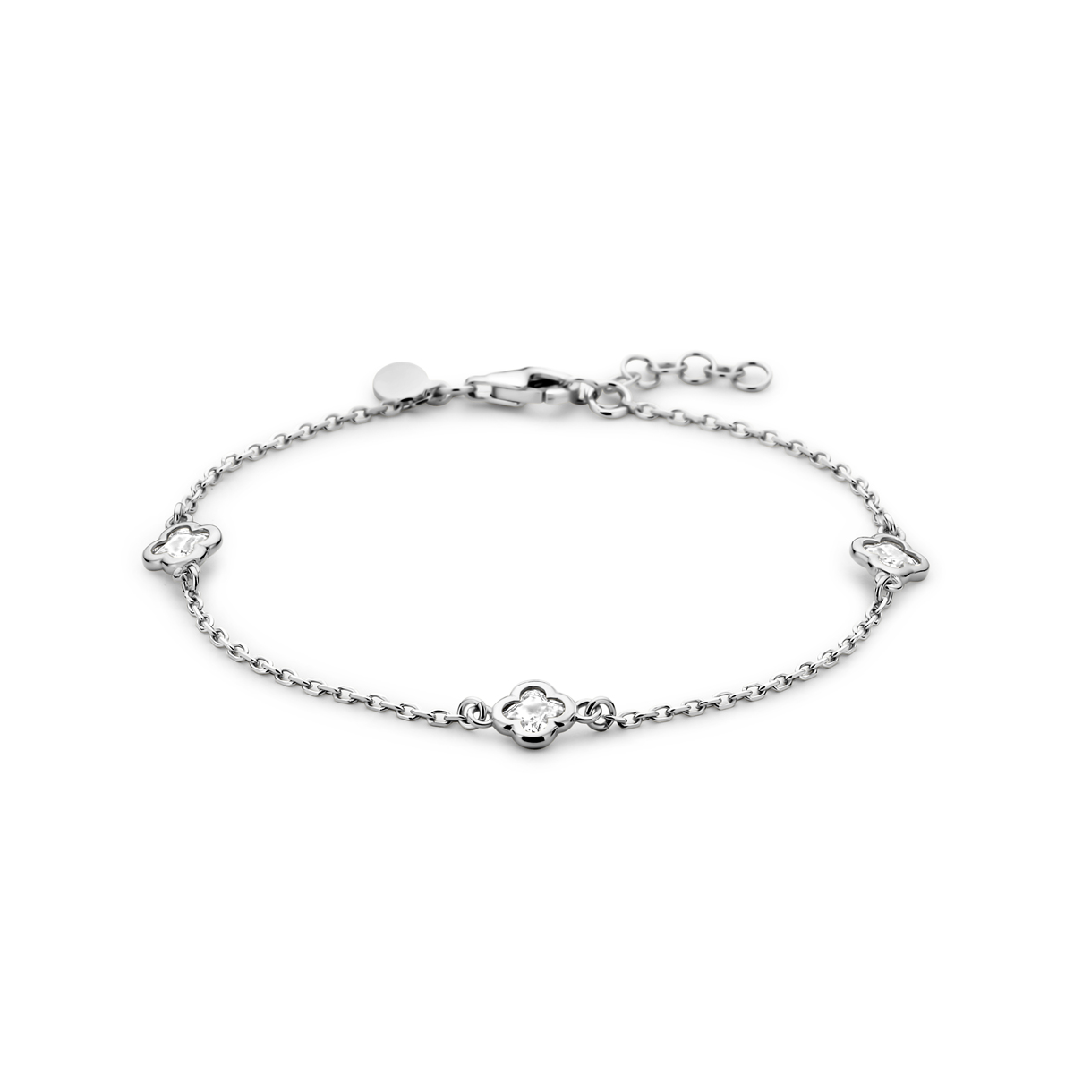 Gerhodineerd 925 zilveren armband uitgevoerd met bloemen en zirkonia. De armband heeft een draaglengte van 17cm met 2cm extensie. Uitgevoerd met karabijnsluiting. De schakelbreedte is 1.5mm.