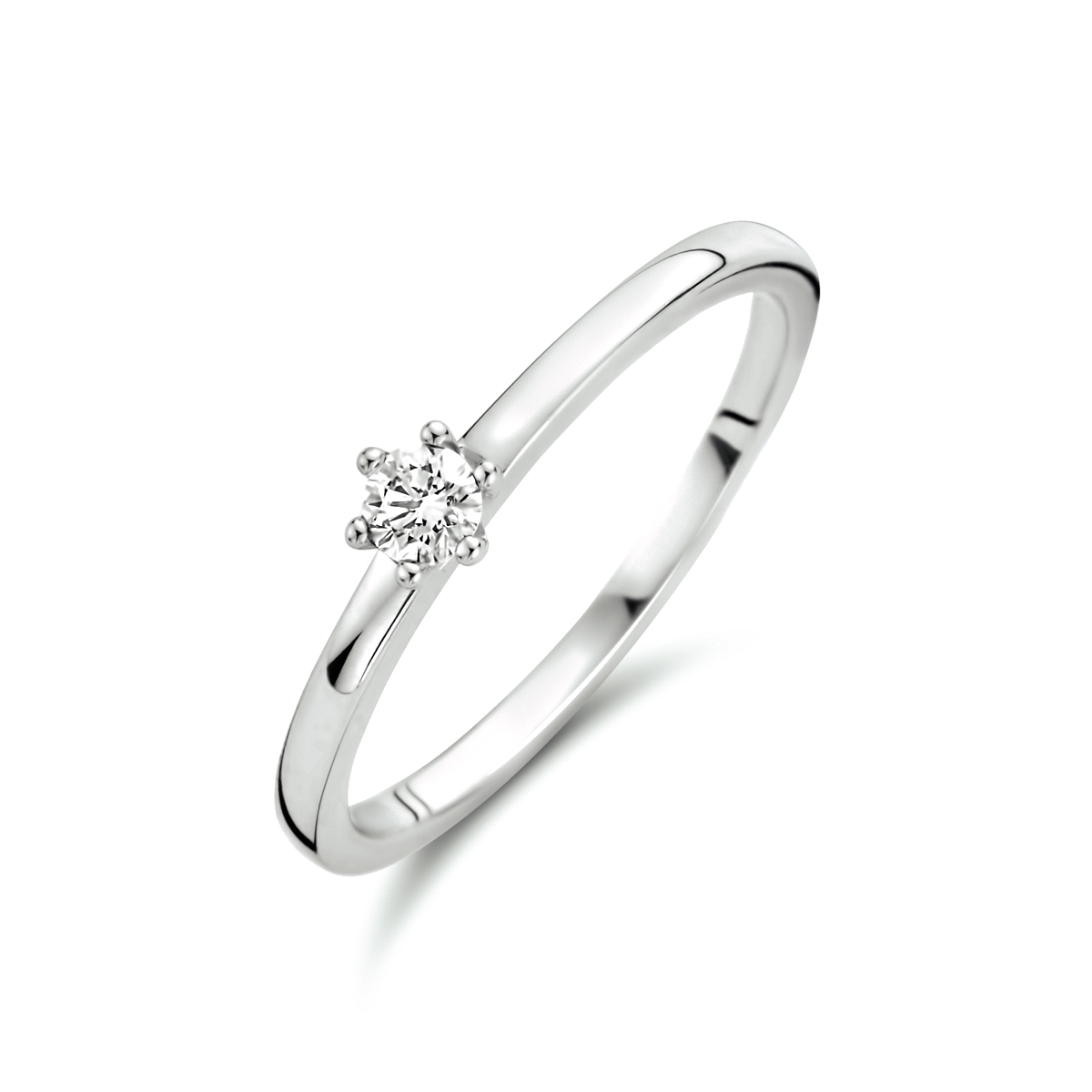 14k Witgouden ring uitgevoerd met een schitterende diamant. De ring heeft een breedte van 3.8mm.