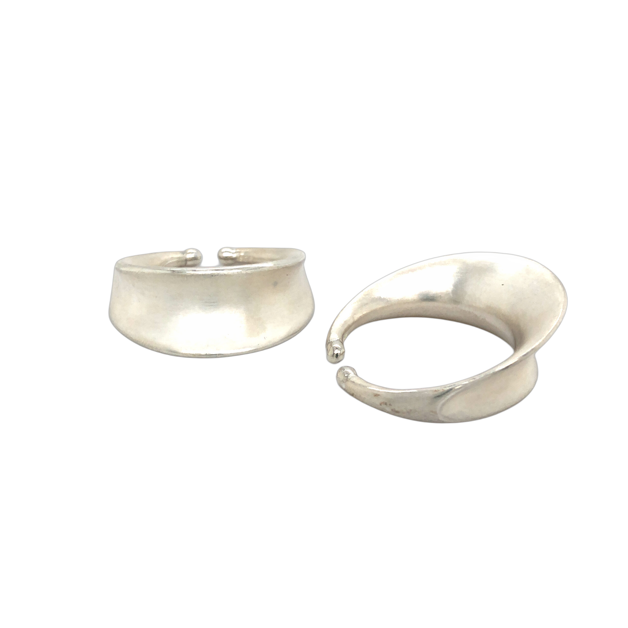 EInhängecreole in Silber 925, sie wird in der Ohrmuschel getragen, es sind keine Ohrlöcher nötig, allerdings in Kombination mit einem schlichten Ohrstecker ebenfalls raffiniert. Durchmesser 30mm

gefertigt im KISSNER Meisteratelier