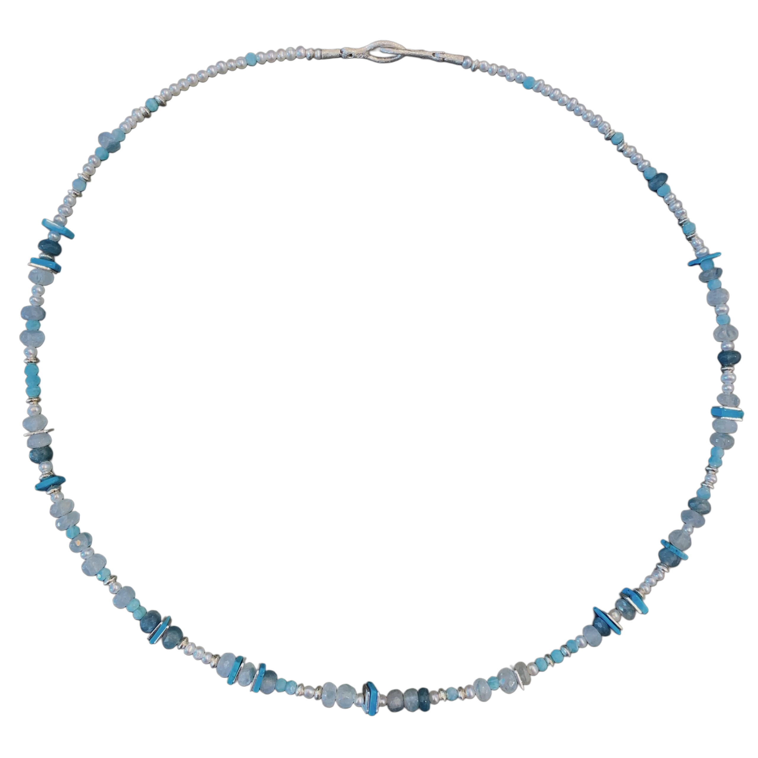 Steinkette in Silber 925 mit
Türkis, Amazonit und Süsswasserperlen. 45cm


Gefertigt im Atelier Kissner
Design: Carsten Kissner