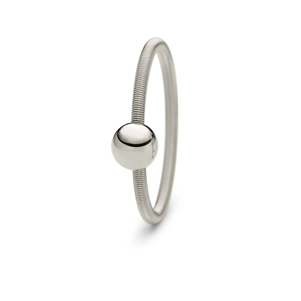 een platine ring Niessing model Colette met 1x wikkeling en een diamant briljant geslepen 0.02 crt SI G.
