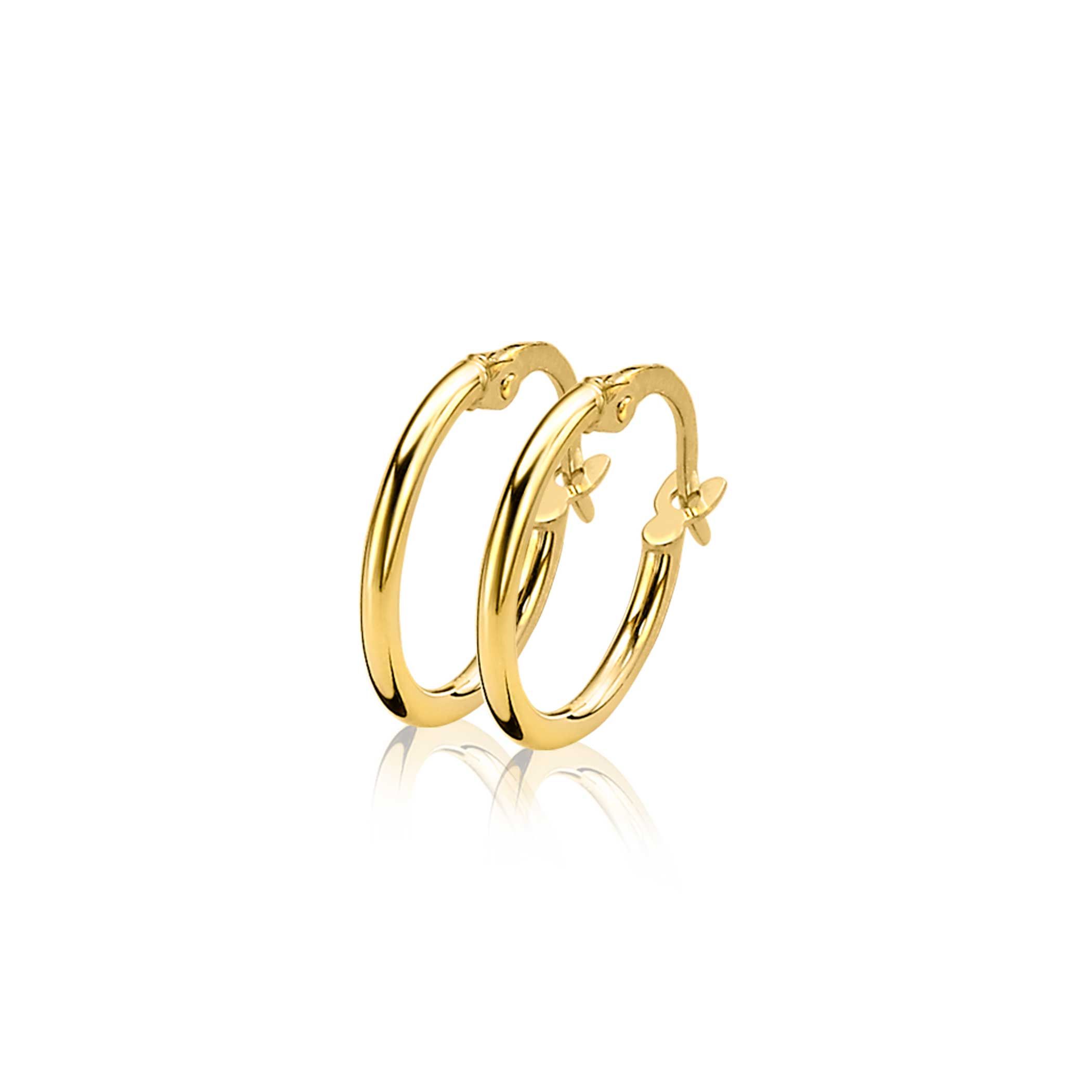 De ZINZI GOLD creolen met modelnummer ZGO126 zijn elegante oorbellen van goudkleurig materiaal. Met een afmeting van 13,5 x 1,5 mm stralen deze creolen tijdloze klasse uit. Combineer ze met andere gouden accessoires voor een verfijnde look, of draag ze solo voor een subtiele, stijlvolle touch. Perfect voor zowel dagelijks gebruik als speciale gelegenheden.