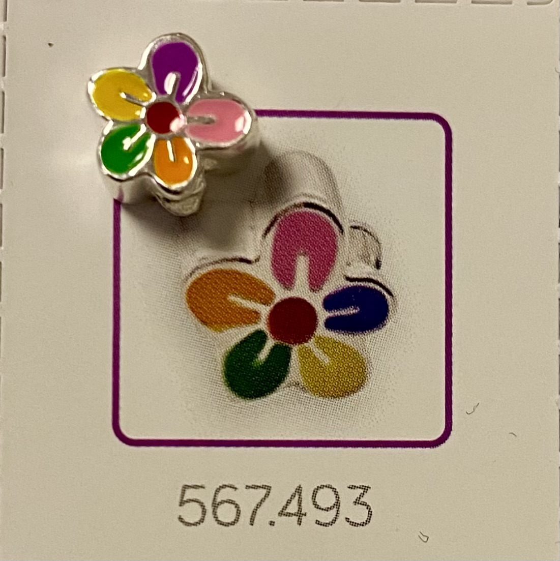 567493
