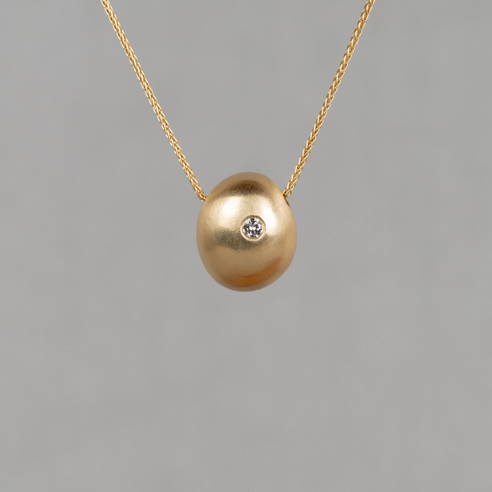 Klein schattig goude collier. 0.04ct