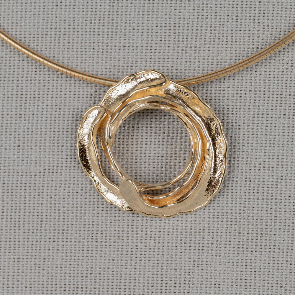 Open hanger rond gekruld.
