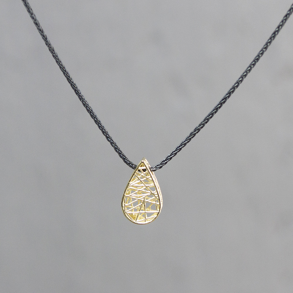 Druppelvormige hanger van 14 karaat. exclusief collier