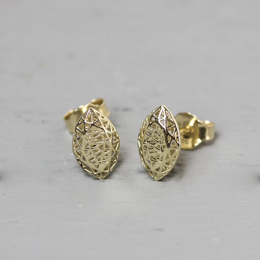 Oorsteker gemaakt van 14 karaat goud in de vorm navette. Combineer met de andere 3D gouden sieraden. *Prijswijzigingen voorbehouden in verband met goudkoers en gewicht!