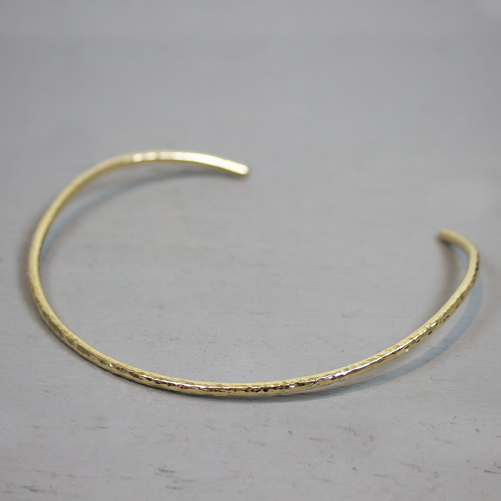 Hammered necklace made of solid gold filled. A pendant can be worn on the strap, but it is just as beautiful without it!