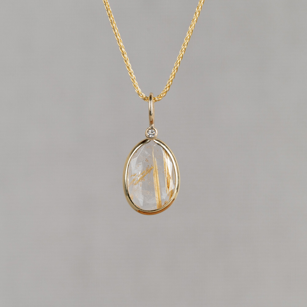 Collier gemaakt van 14 karaat in combinatie met Gold Rutiel en Diamant. Dit collier kan gedragen worden op 42 en 45 cm dankzij het extra oogje. Combineer met de andere gouden sieraden uit de Rocky-lijn.
