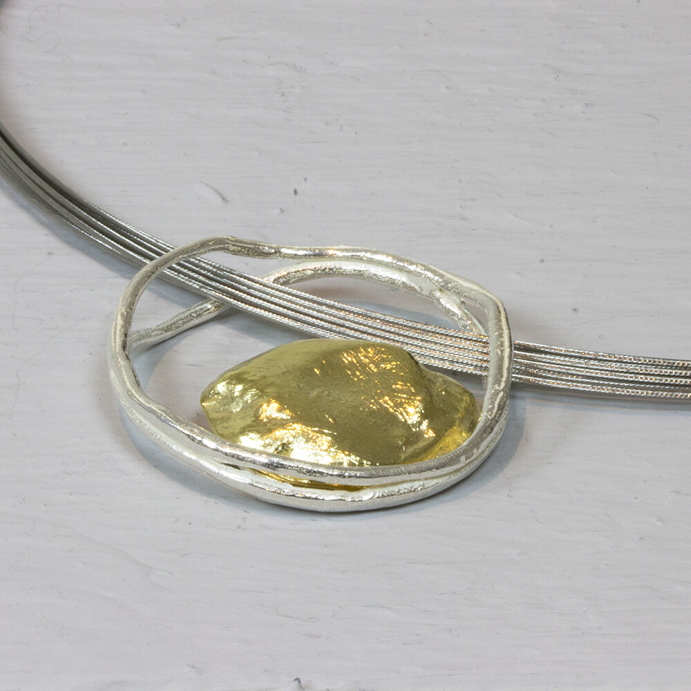 Hanger gemaakt van 925 sterling zilver en zilver verguld. Draag deze hanger aan een spang en combineer met mooie oorbellen, een ring en armband voor een complete look!