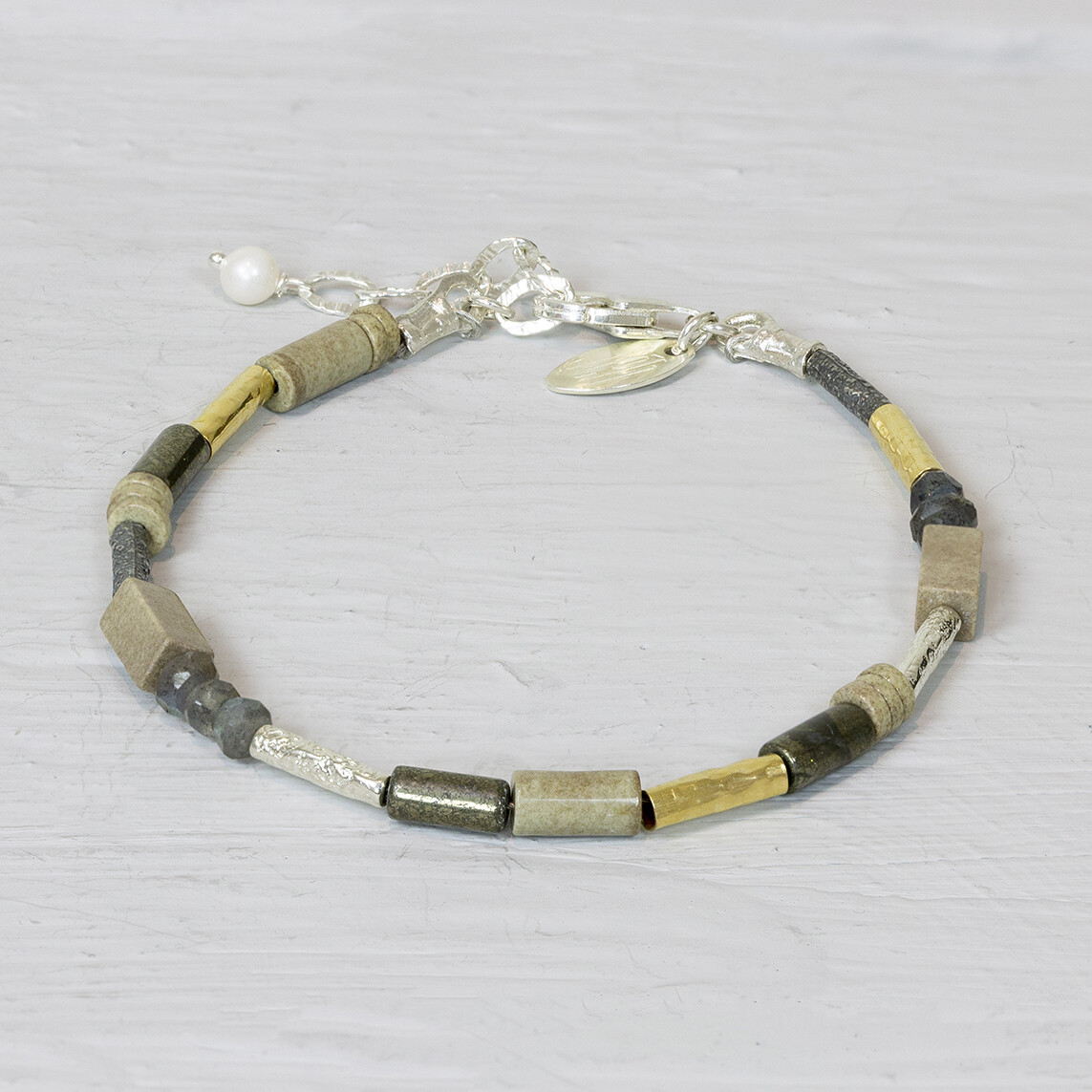 Jeh Jewels armband zilver, goldfilled, howliet, labradoriet