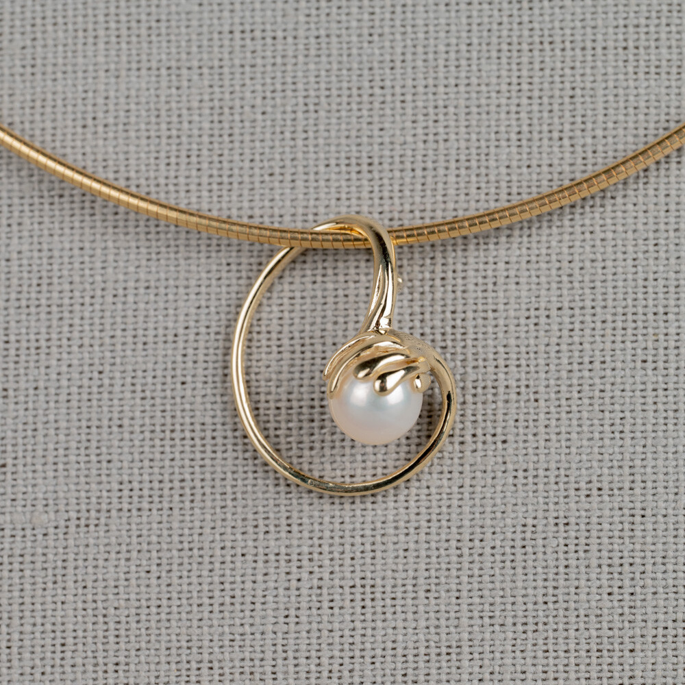 Hanger uit de goudcollectie van Jeh Jewels, gemaakt van 14 karaat goud. Deze bijzondere hanger kan prachtig aan een spang gedragen worden, maar kan ook goed aan spiga collier. Draag hem zoals jij hem het mooiste vindt.