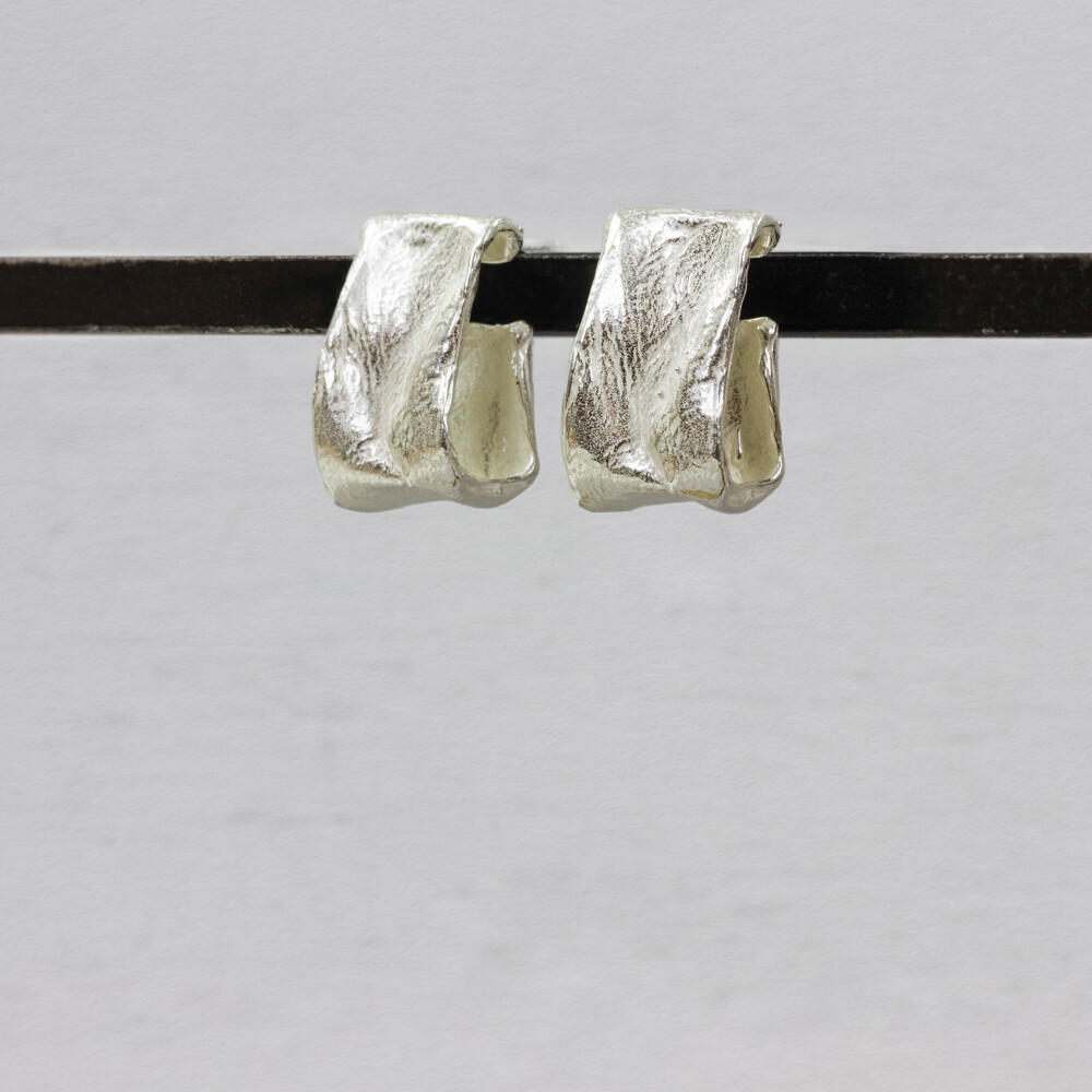 Oorsteker in de vorm van een 'U' gemaakt van 925 sterling zilver. Combineer deze oorsbellen met een mooi collier, armband en ring voor een complete look!
