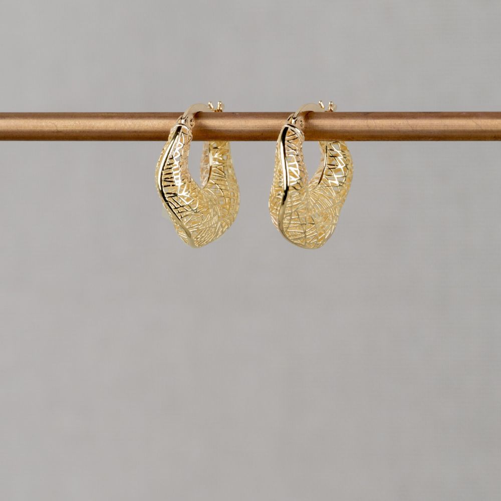 Oorhoepel bol gemaakt van 14 karaat, prachtig in combinatie met de andere gouden sieraden van Jeh Jewels. *Prijswijzigingen voorbehouden in verband met goudkoers en gewicht!